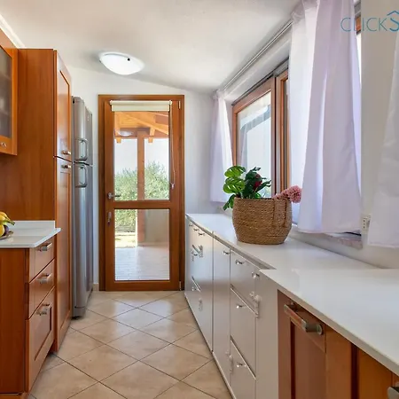 别墅 Clicksardegna Brionis Sea View, 7 Bedrooms, 5 Bathrooms And 3 Kitchens