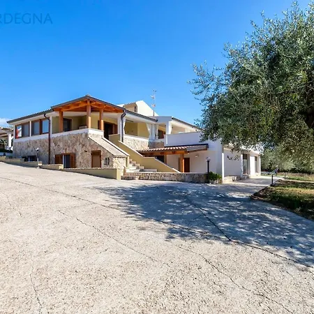 Clicksardegna Brionis Sea View, 7 Bedrooms, 5 Bathrooms And 3 Kitchens * 阿尔盖罗